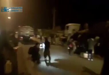 نحوه توزیع نامناسب غذا و آب بین مردم در سرپل ذهاب 